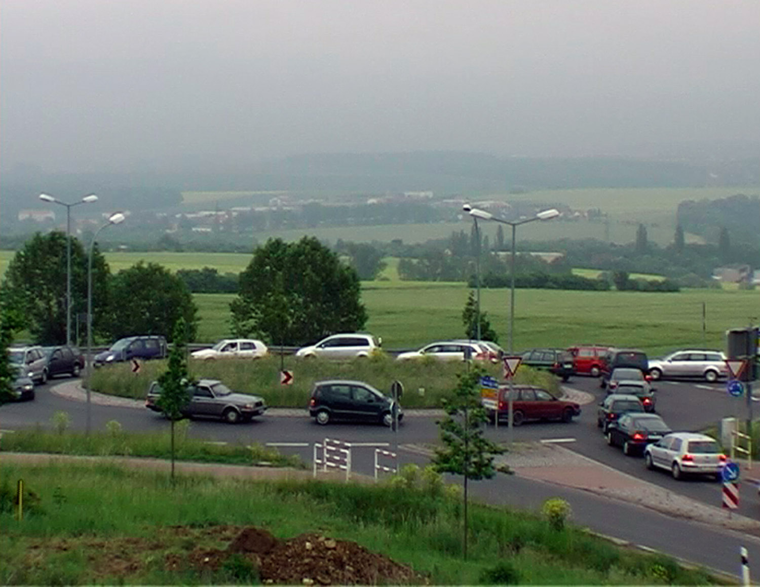 14:13 Minutes Priority, 2005. Performance, stills from the video documentation, Weimar.