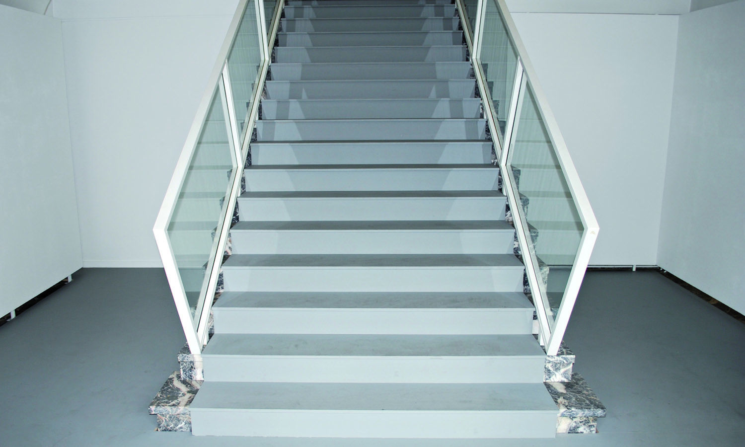 Ivan Moudov / Alban Muja. Floor, 2008. Marble staircase and floor covered with plywood plates. Installation view and detail. KulturKontakt, Vienna.